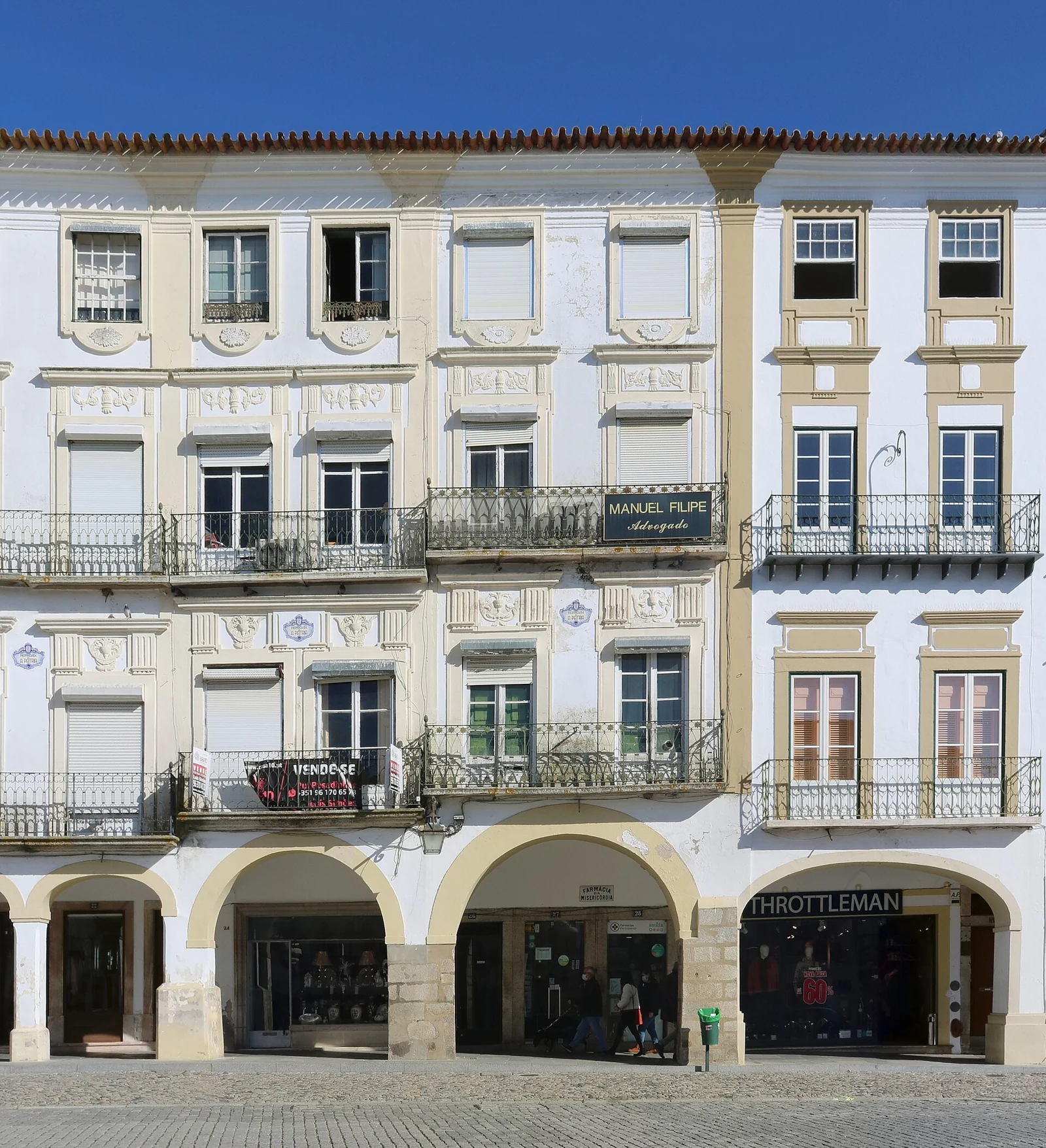 Ochre and white arcaded buildings on Praça do Giraldo in Évora